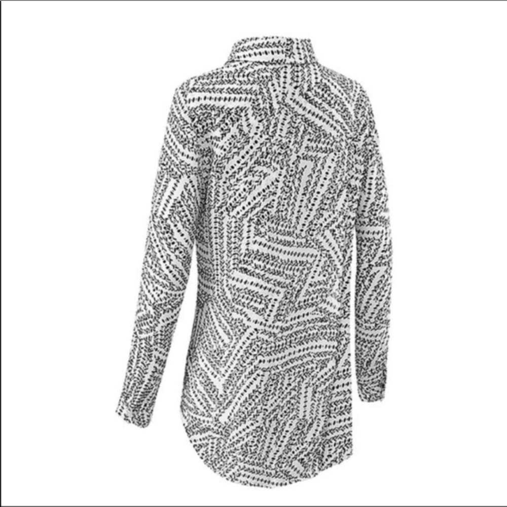 Cabi Black & White Stitch Print Split Back Top M - image 8